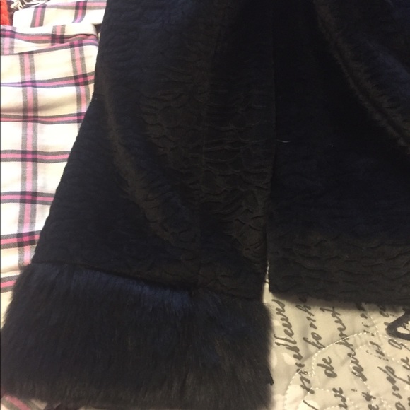 Short Fur Trimmed Jacket - Picture 2 of 3